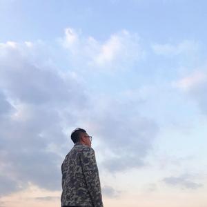 男主持人露臀视频
